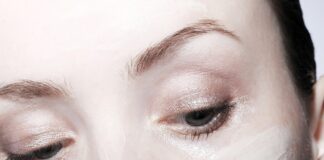 Come mantenere la pelle giovane combattendo le rughe del contorno occhi rughe del contorno occhi